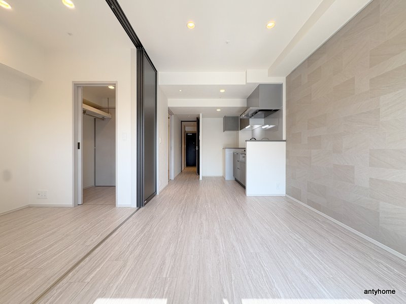 コンフォリア・リヴ博労町一丁目Q　仲介手数料無料の居間・リビング