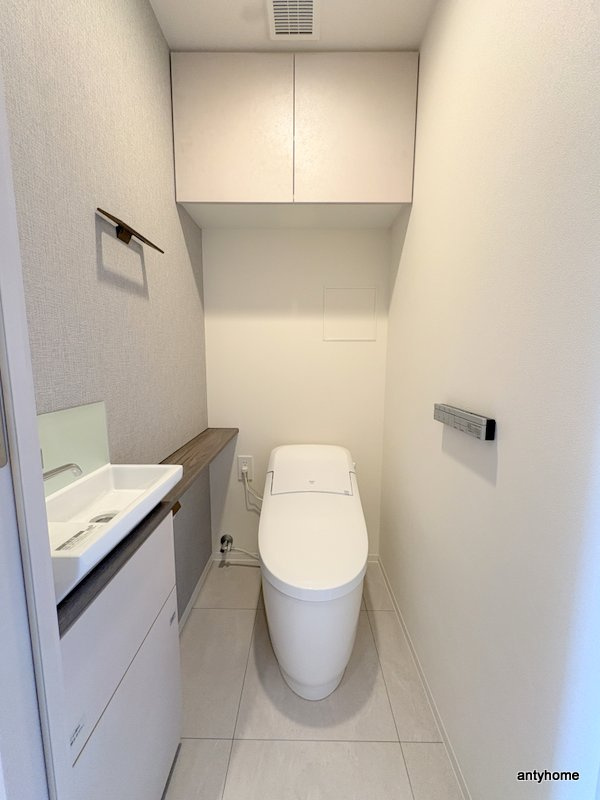 コンフォリア・リヴ博労町一丁目Q　仲介手数料無料のトイレ