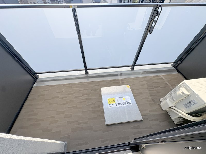 コンフォリア・リヴ博労町一丁目Q　仲介手数料無料のバルコニー