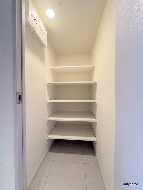 コンフォリア・リヴ博労町一丁目Q　仲介手数料無料の収納