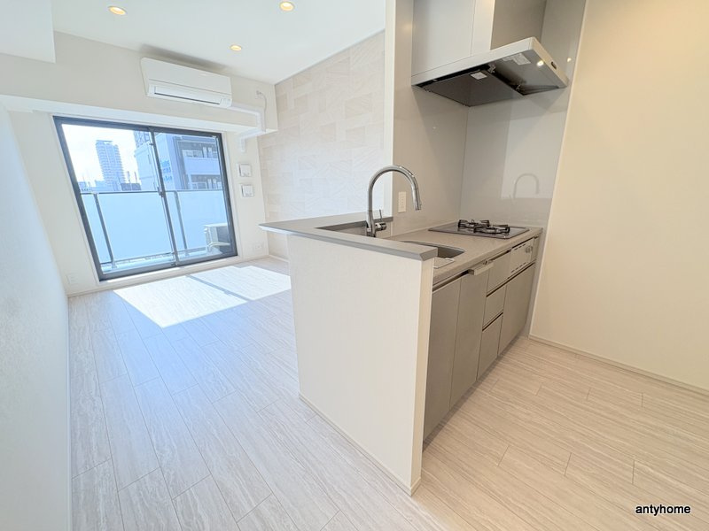 コンフォリア・リヴ博労町一丁目Q　仲介手数料無料の洋室