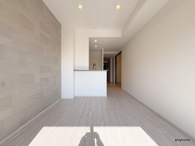 コンフォリア・リヴ博労町一丁目Q　仲介手数料無料の居間・リビング