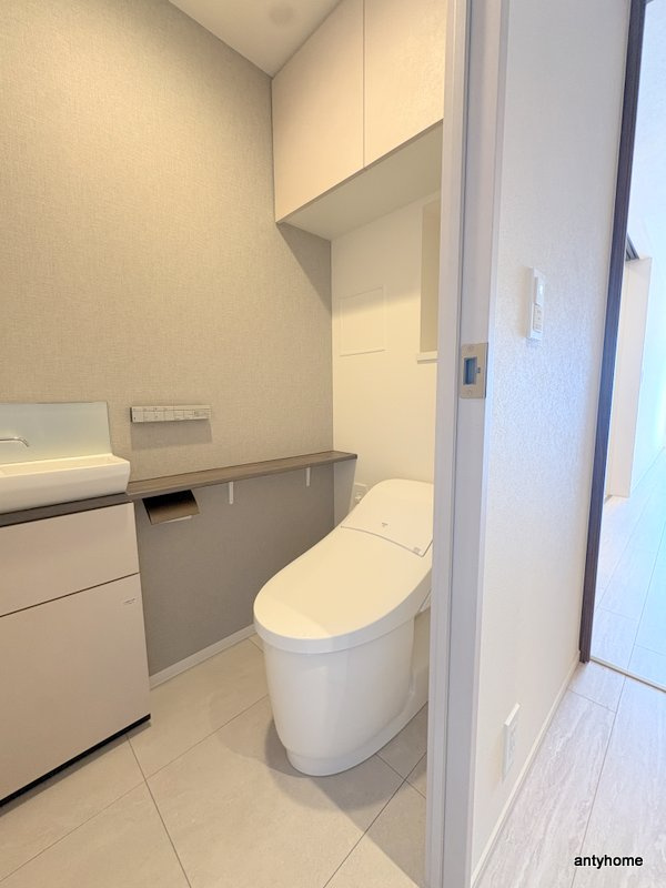 コンフォリア・リヴ博労町一丁目Q　仲介手数料無料のトイレ