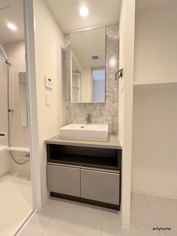 コンフォリア・リヴ博労町一丁目Q　仲介手数料無料の洗面所