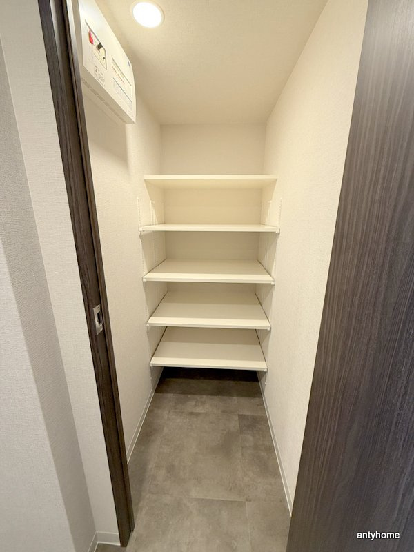 コンフォリア・リヴ博労町一丁目Q　仲介手数料無料の収納