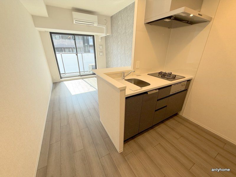 コンフォリア・リヴ博労町一丁目Q　仲介手数料無料の居間・リビング