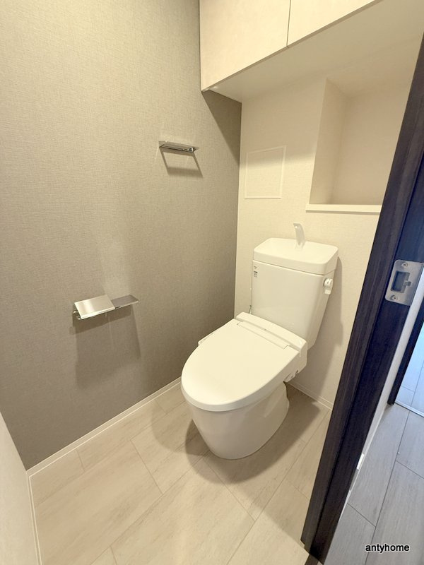 コンフォリア・リヴ博労町一丁目Q　仲介手数料無料のトイレ