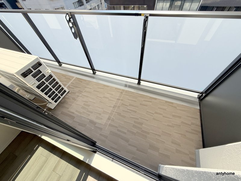 コンフォリア・リヴ博労町一丁目Q　仲介手数料無料のバルコニー