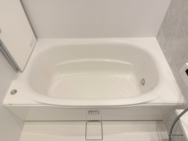 コンフォリア・リヴ博労町一丁目Q　仲介手数料無料の浴室