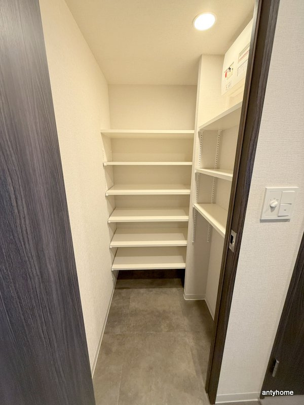 コンフォリア・リヴ博労町一丁目Q　仲介手数料無料の収納