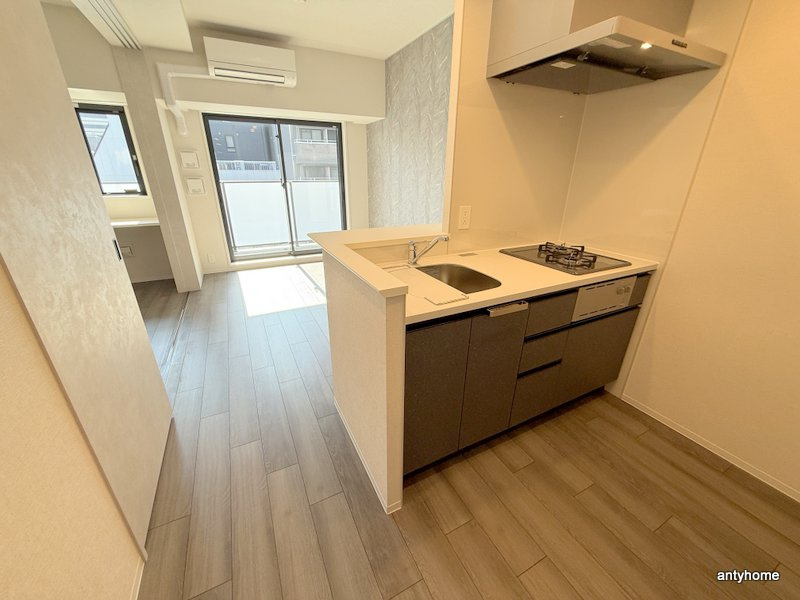 コンフォリア・リヴ博労町一丁目Q　仲介手数料無料の居間・リビング