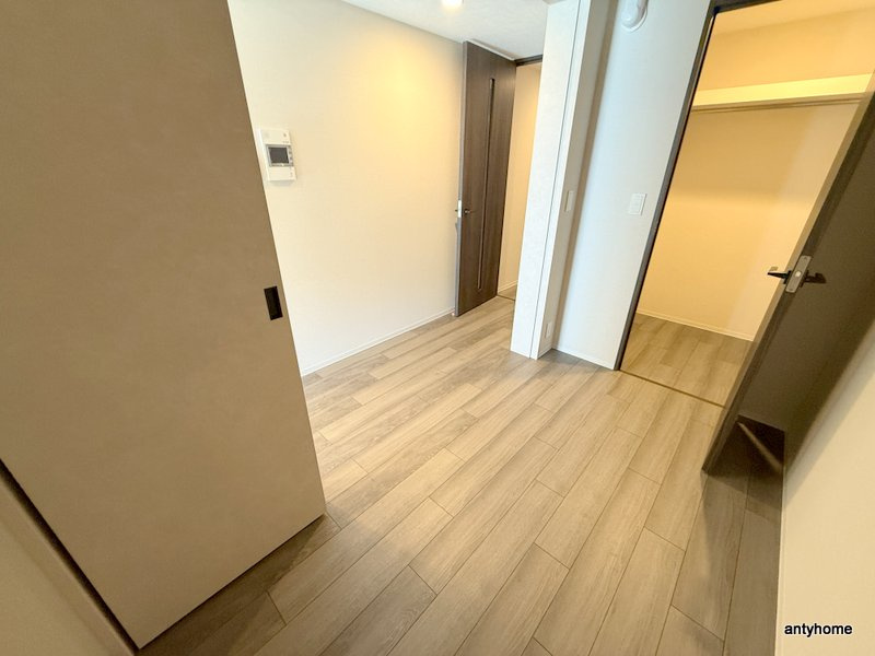 コンフォリア・リヴ博労町一丁目Q　仲介手数料無料の洋室