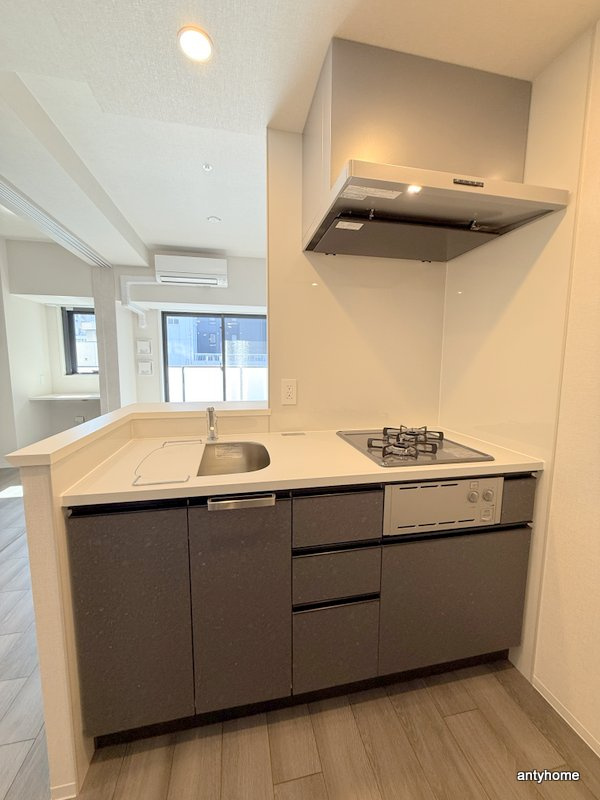 コンフォリア・リヴ博労町一丁目Q　仲介手数料無料のキッチン