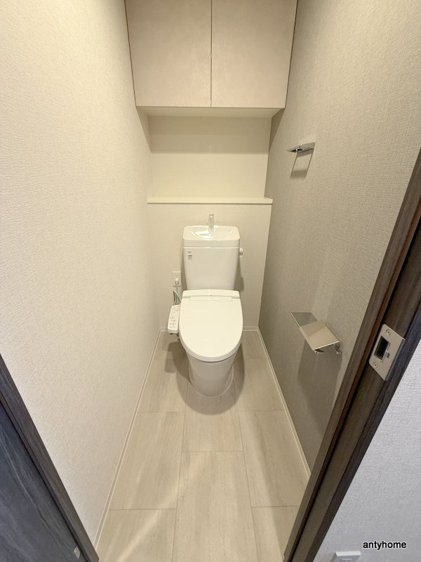 コンフォリア・リヴ博労町一丁目Q　仲介手数料無料のトイレ