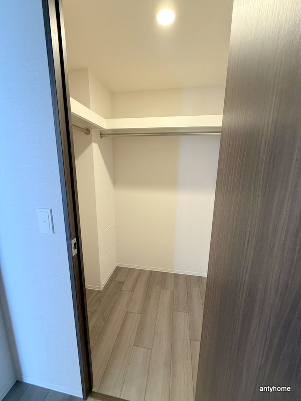 コンフォリア・リヴ博労町一丁目Q　仲介手数料無料の収納