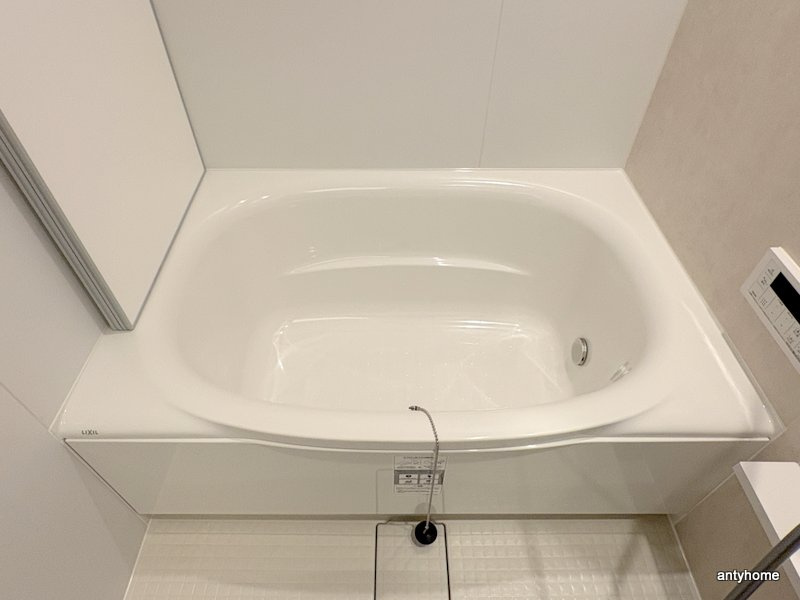 コンフォリア・リヴ博労町一丁目Q　仲介手数料無料の浴室