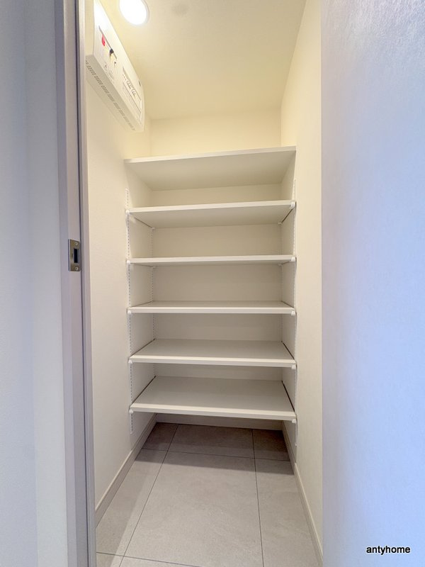 コンフォリア・リヴ博労町一丁目Q　仲介手数料無料の収納