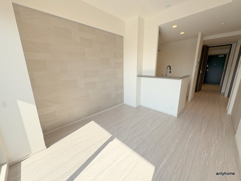 コンフォリア・リヴ博労町一丁目Q　仲介手数料無料の居間・リビング