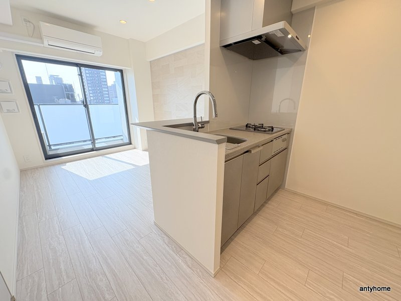 コンフォリア・リヴ博労町一丁目Q　仲介手数料無料の洋室