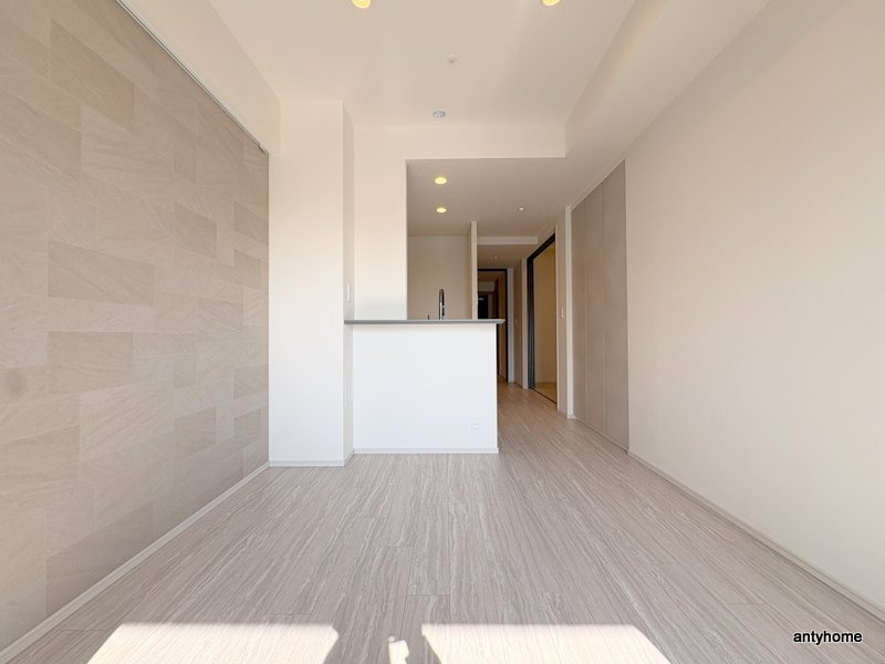 コンフォリア・リヴ博労町一丁目Q　仲介手数料無料の居間・リビング