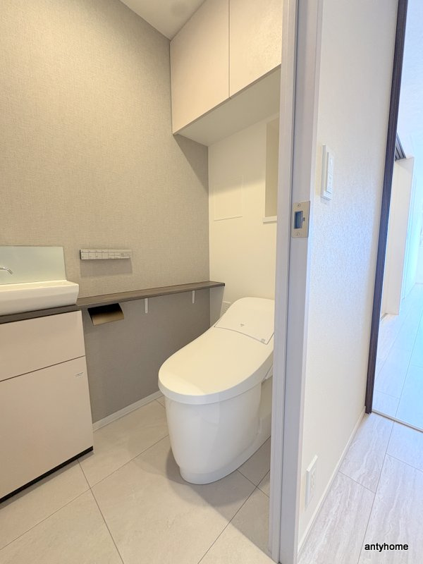 コンフォリア・リヴ博労町一丁目Q　仲介手数料無料のトイレ