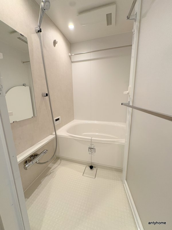 コンフォリア・リヴ博労町一丁目Q　仲介手数料無料の浴室