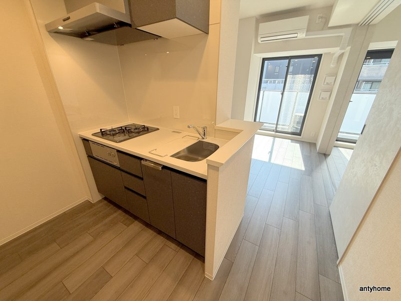 コンフォリア・リヴ博労町一丁目Q　仲介手数料無料の居間・リビング