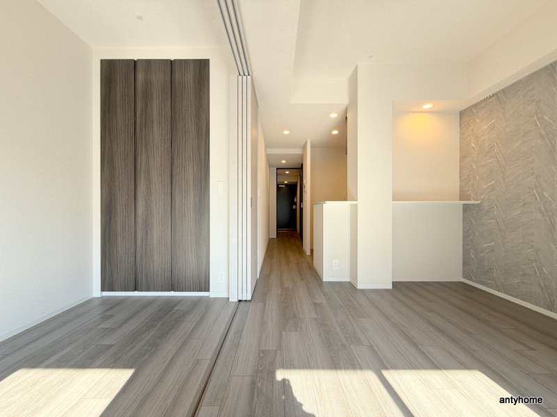 コンフォリア・リヴ博労町一丁目Q　仲介手数料無料の居間・リビング