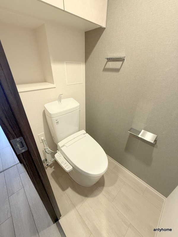 コンフォリア・リヴ博労町一丁目Q　仲介手数料無料のトイレ