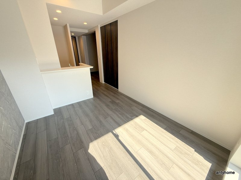 コンフォリア・リヴ博労町一丁目Q　仲介手数料無料の洋室