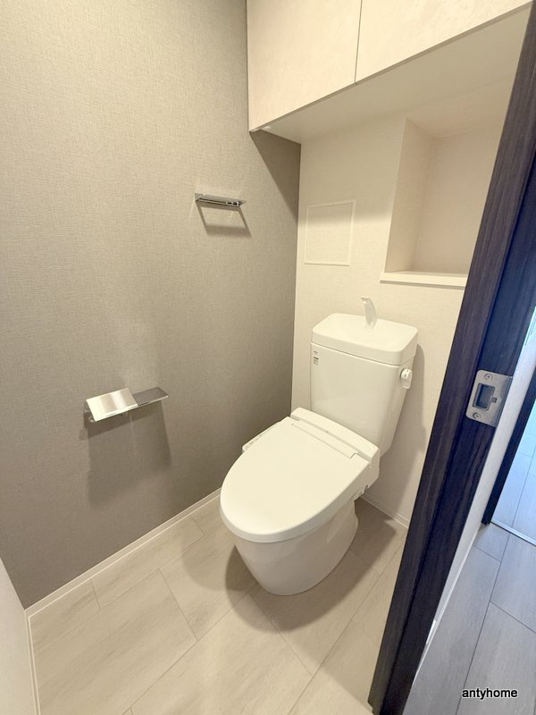 コンフォリア・リヴ博労町一丁目Q　仲介手数料無料のトイレ