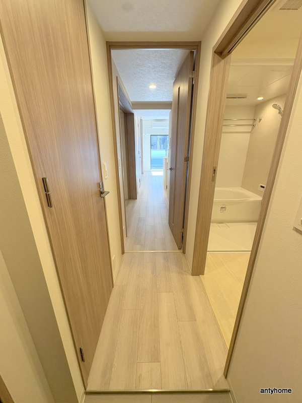 コンフォリア・リヴ博労町一丁目Q　仲介手数料無料の玄関