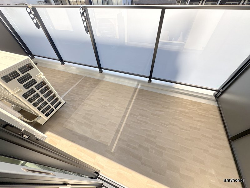 コンフォリア・リヴ博労町一丁目Q　仲介手数料無料のバルコニー