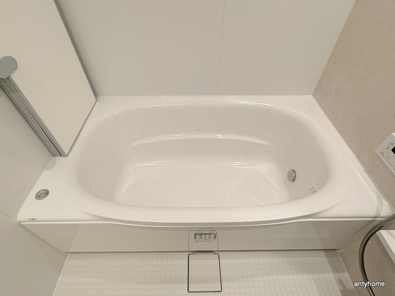 コンフォリア・リヴ博労町一丁目Q　仲介手数料無料の浴室