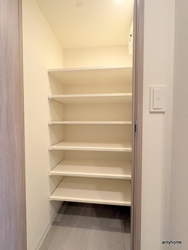 コンフォリア・リヴ博労町一丁目Q　仲介手数料無料の収納