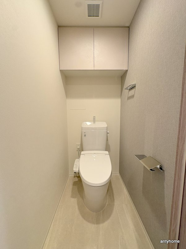 コンフォリア・リヴ博労町一丁目Q　仲介手数料無料のトイレ