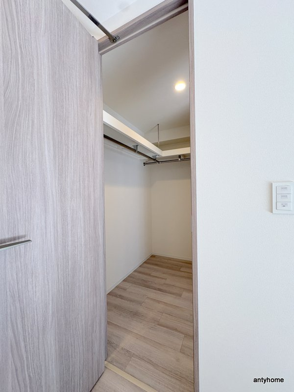 コンフォリア・リヴ博労町一丁目Q　仲介手数料無料の収納