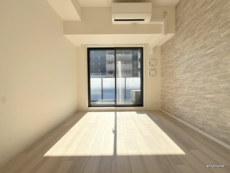 コンフォリア・リヴ博労町一丁目Q　仲介手数料無料の居間・リビング