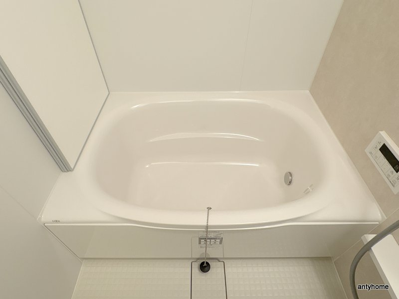 コンフォリア・リヴ博労町一丁目Q　仲介手数料無料の浴室