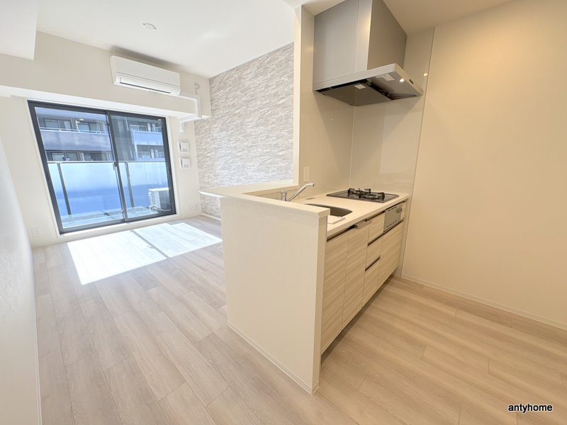 コンフォリア・リヴ博労町一丁目Q　仲介手数料無料の洋室