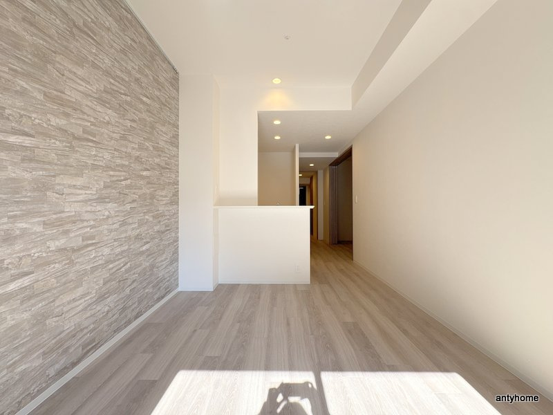 コンフォリア・リヴ博労町一丁目Q　仲介手数料無料の居間・リビング