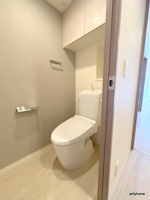 コンフォリア・リヴ博労町一丁目Q　仲介手数料無料のトイレ