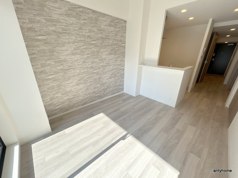 コンフォリア・リヴ博労町一丁目Q　仲介手数料無料の居間・リビング