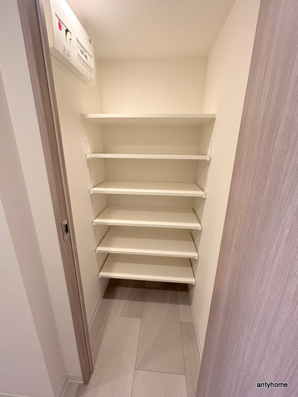 コンフォリア・リヴ博労町一丁目Q　仲介手数料無料の収納