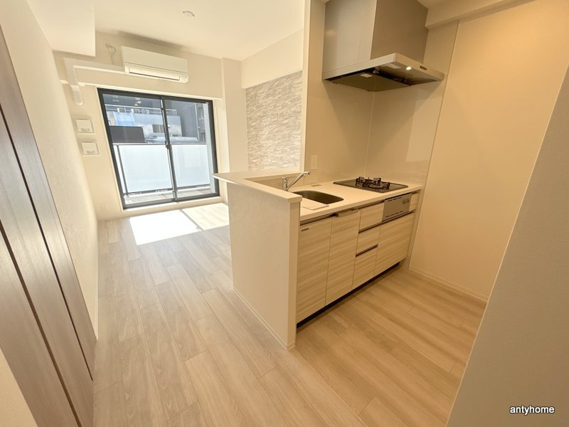 コンフォリア・リヴ博労町一丁目Q　仲介手数料無料の居間・リビング