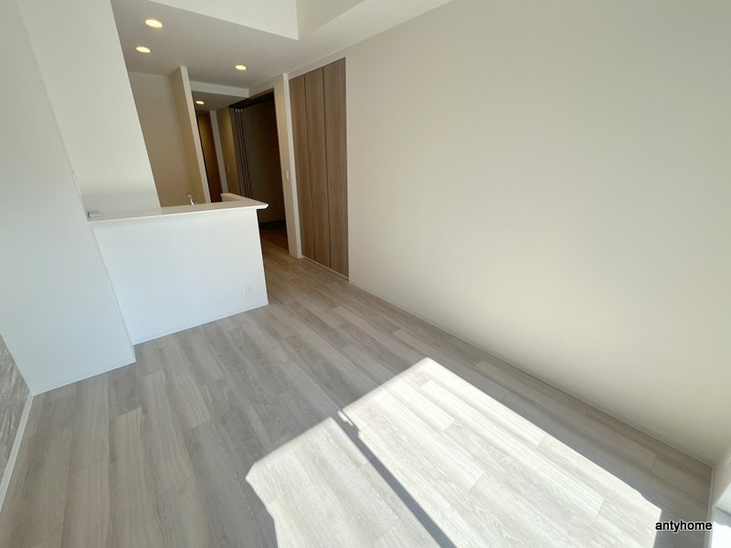 コンフォリア・リヴ博労町一丁目Q　仲介手数料無料の洋室