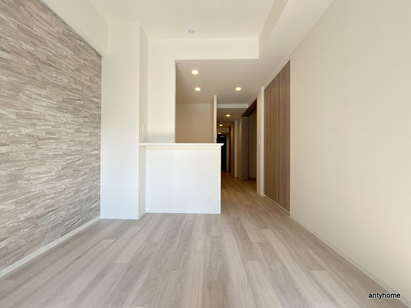 コンフォリア・リヴ博労町一丁目Q　仲介手数料無料の居間・リビング