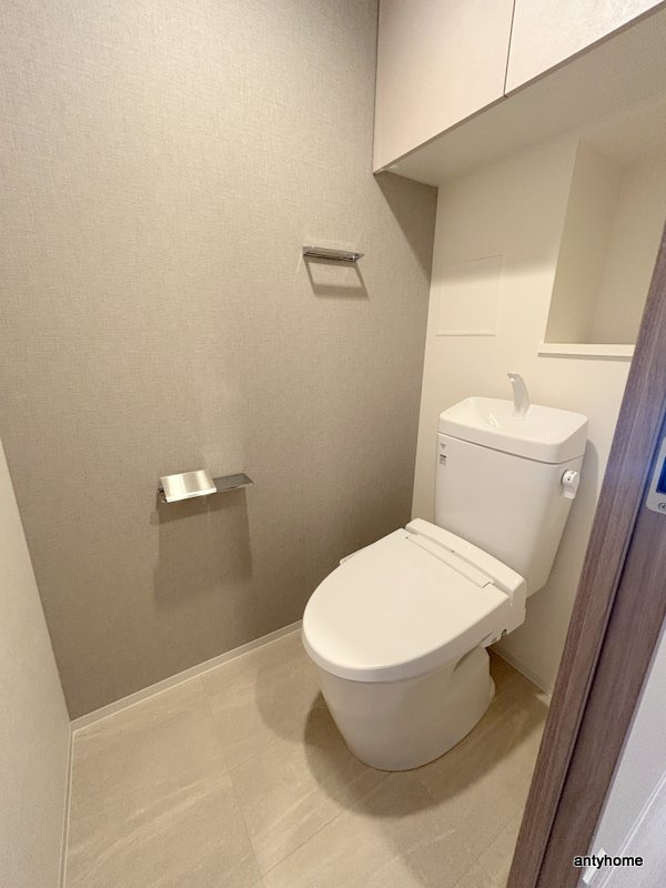 コンフォリア・リヴ博労町一丁目Q　仲介手数料無料のトイレ