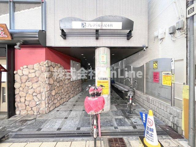 八尾市本町５丁目の賃貸マンションのエントランス
