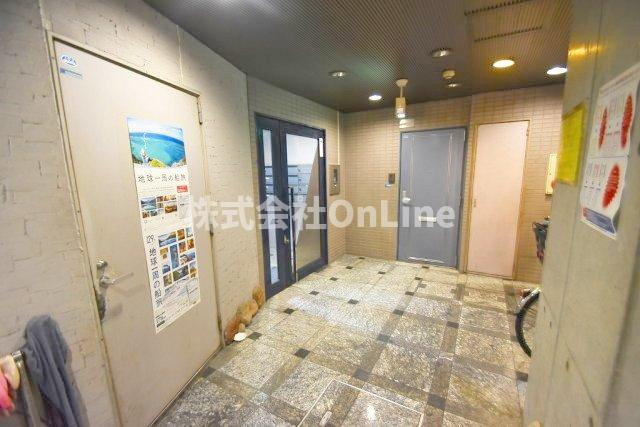 八尾市本町５丁目の賃貸マンションのロビー